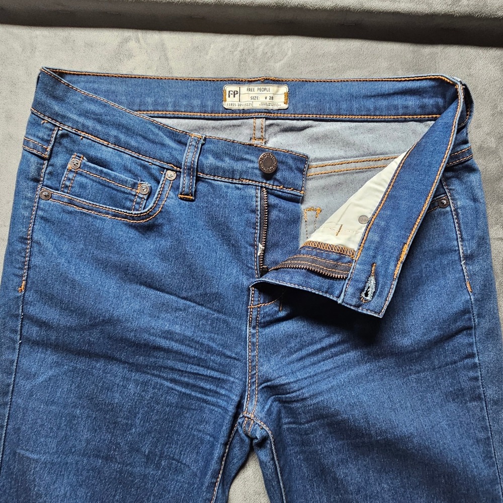 Free People Women's Flare Jeans Medium Wash Blue Mid Rise Wide Leg Size 28 61855
